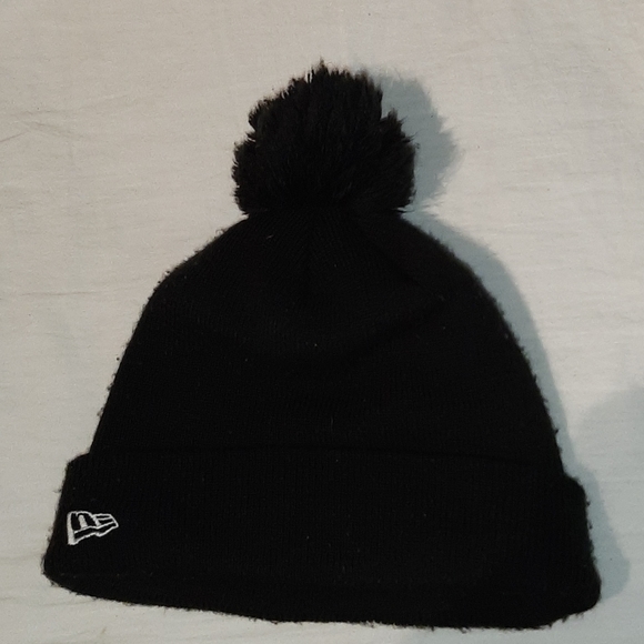 Mens new era raptors beanie - Picture 2 of 2